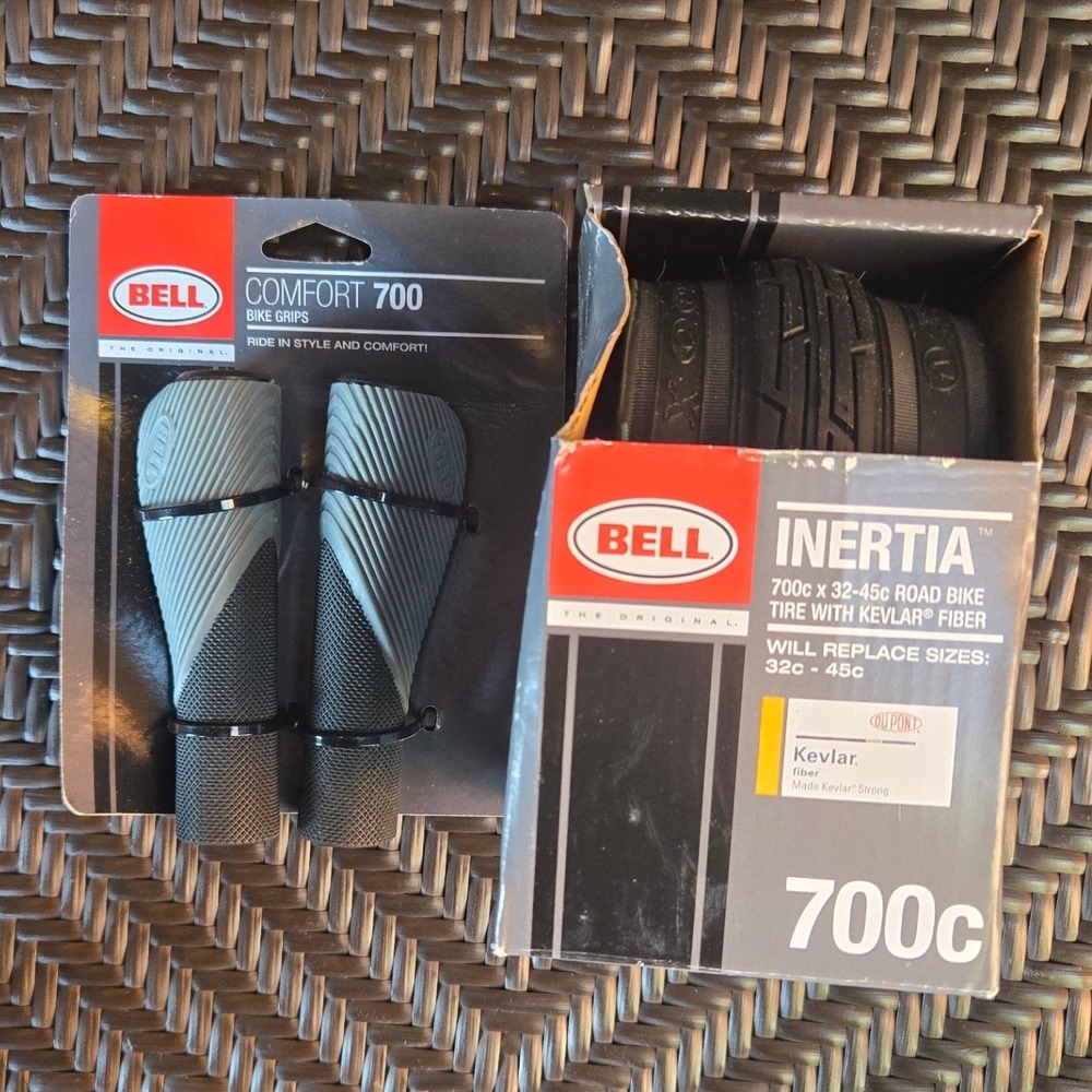 Bell Inertia 700c Road Bike Tire & Comfort 700 Grips Set - New in Box